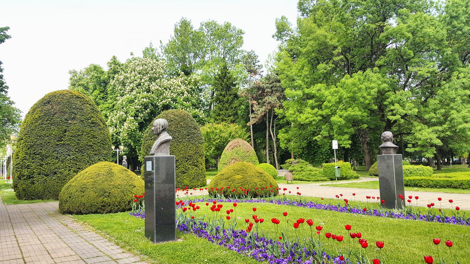 Grădina publică a orașului – Parcul Central și poveștile sale