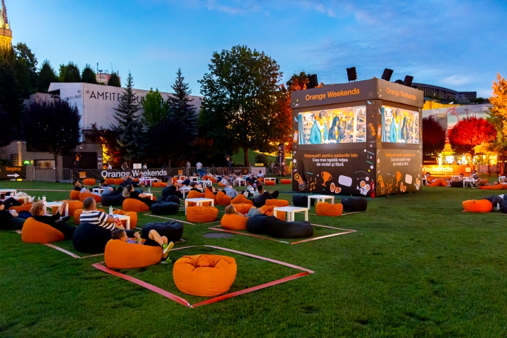 Orange Weekends aduce cinema-ul în aer liber, în Iulius Gardens