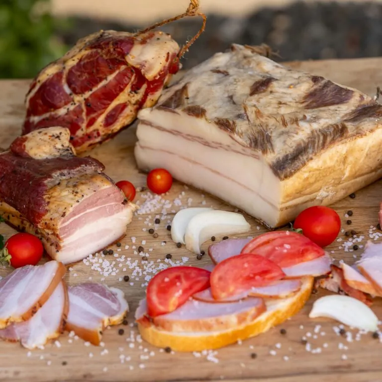 Mezeluri românești, făcute cu grijă – Descoperă produsele lui Taut Florin