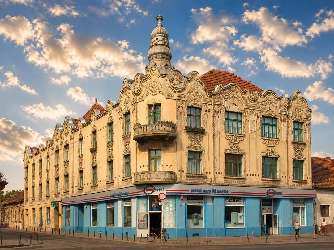 Palatul Pisică – frumusețe uitată de timp